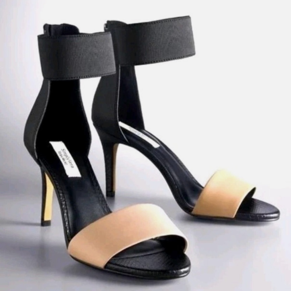 Simply Vera Vera Wang Ankle Strap Sandal Reptile Embossed Black Tan Sexy Heel 9